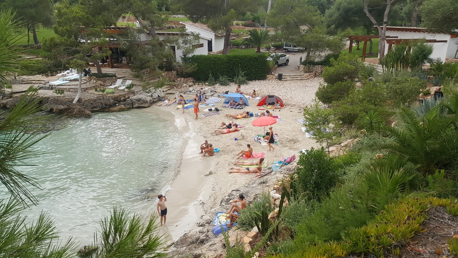 Foto di Cala Mitjana con micro baia