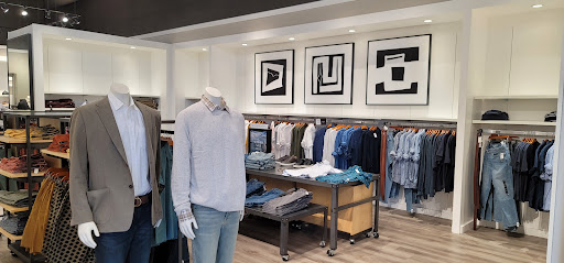 Shopping Mall «Powell Street Plaza Shopping Center», reviews and photos, 5795 Christie Ave, Emeryville, CA 94608, USA