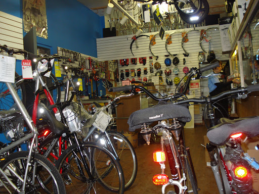 Bicycle Store «Roberts Cycle Shop Chicago», reviews and photos, 7054 N Clark St, Chicago, IL 60626, USA