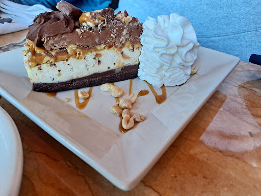 Restaurant «The Cheesecake Factory», reviews and photos, 5000 Shelbyville Rd, Louisville, KY 40207, USA