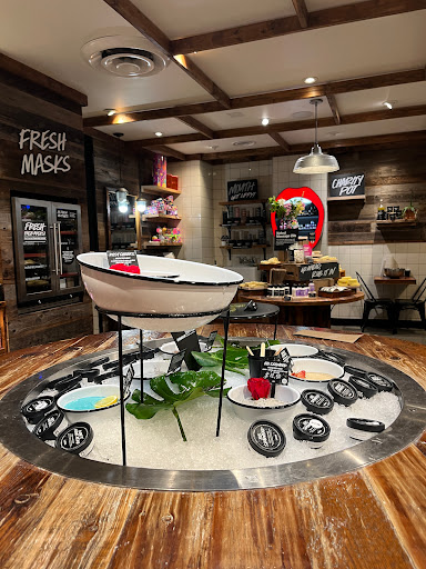 Cosmetics Store «LUSH Fresh Handmade Cosmetics», reviews and photos, 160 N Gulph Rd #1632, King of Prussia, PA 19406, USA