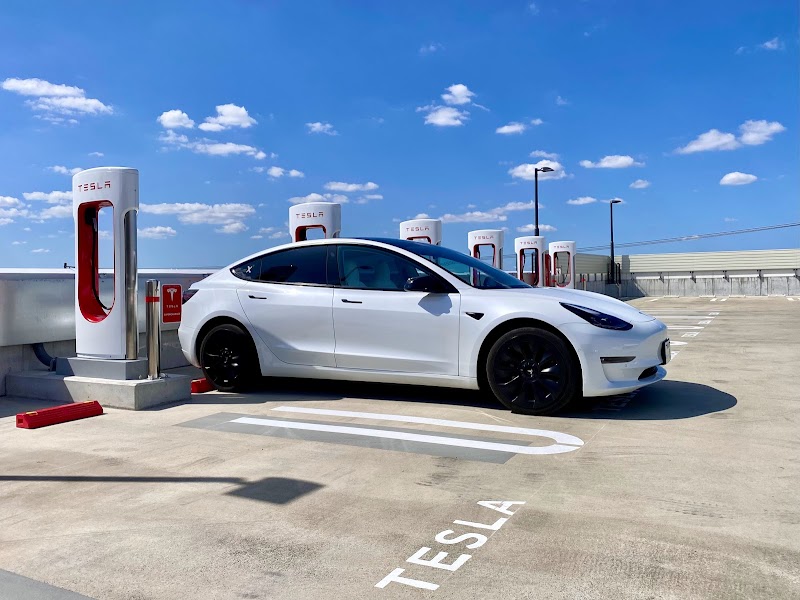 Tesla充電スタンド