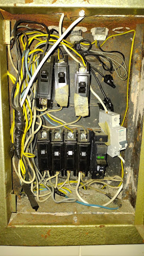 Eletricista Predial e Residencial, serviços e reparos manutenção 24h Anjos - Eletricista