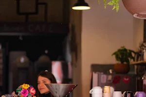 Coco y El Alacrán café de especialidad y comida deliciosa image