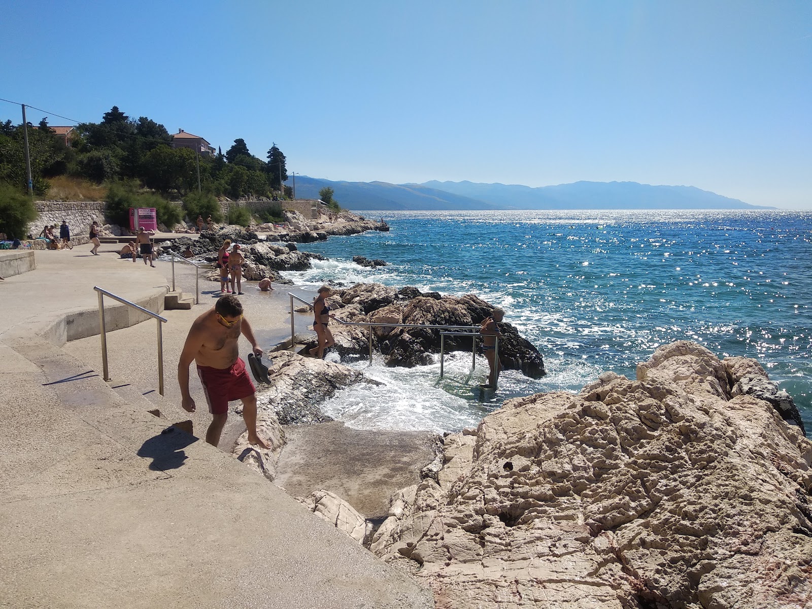 Fotografie cu Novi Marina beach cu o suprafață de apa turcoaz