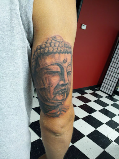 Tattoo Shop «Last Detail Tattoo Studio», reviews and photos, 8402 W Morgan Ave, Milwaukee, WI 53220, USA