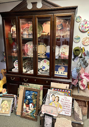 Boutique «Everchanging Seasons Consignment Boutique», reviews and photos, 710 Forest Ave, Portland, ME 04103, USA