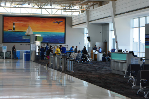 Long Island MacArthur Airport image 6