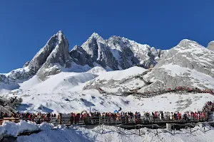 玉龙雪山 image
