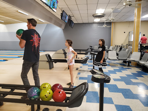 Bowling Alley «Lessard Lanes», reviews and photos, 136 New Britain Ave, Plainville, CT 06062, USA