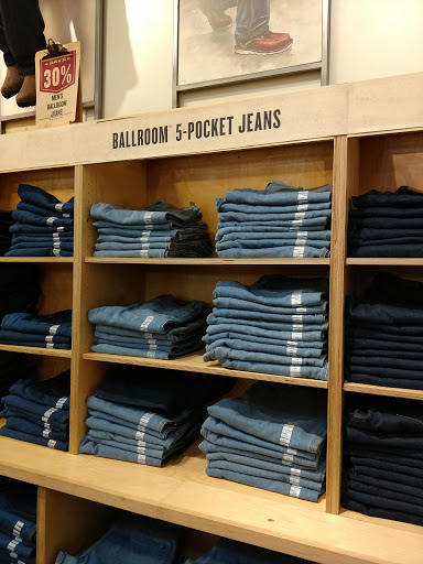 Clothing Store «Duluth Trading Company», reviews and photos, 252 57th Ave NE, Fridley, MN 55432, USA