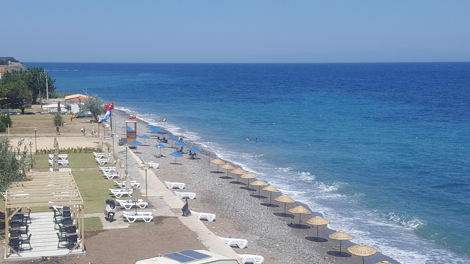 Kuyucak Plajı'in fotoğrafı geniş bir kıyı şeridi ile birlikte