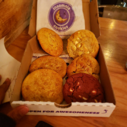 Cookie Shop «Insomnia Cookies», reviews and photos, 6470 N Sheridan Rd, Chicago, IL 60626, USA