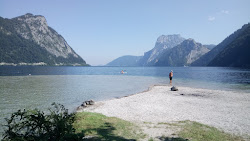 Fotografie cu Badeplatz Rindbach Strand sprijinit de stânci