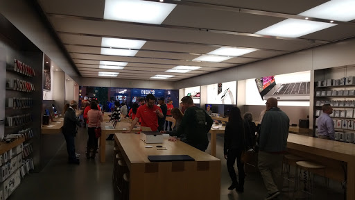 Computer Store «Apple Brandon», reviews and photos, 459 Brandon Town Center Dr, Brandon, FL 33511, USA