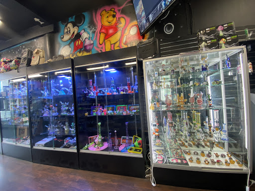 Tobacco Shop «Puffit Smoke & Vape Shop», reviews and photos, 4434 S Archer Ave, Chicago, IL 60632, USA