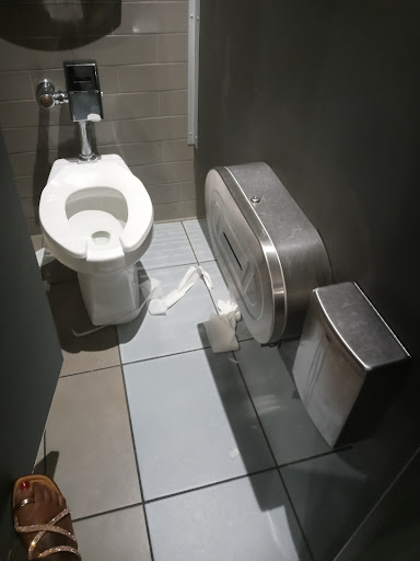 Movie Theater «Cobb Daytona Luxury Theatres», reviews and photos, 1850 Legend lane E100, Daytona Beach, FL 32114, USA