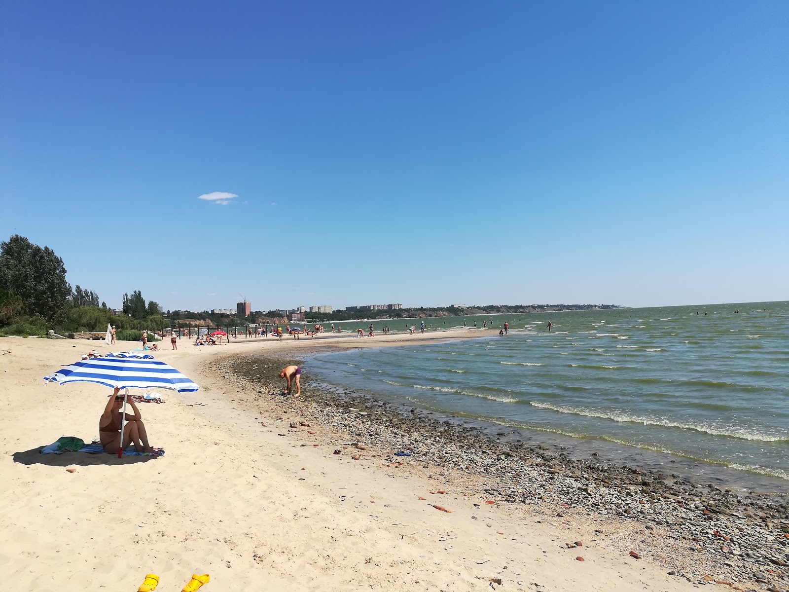 Fotografija Plyazh Petrushino z svetel pesek površino