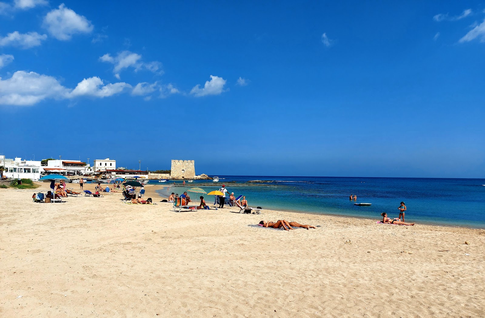 Foto von Spiaggia dei Camerini mit kleine bucht