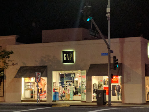 Clothing Store «Gap», reviews and photos, 5025 E 2nd St, Long Beach, CA 90803, USA