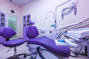 Центр семейной стоматологии Dental Implant image