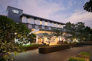 Hotel Santika Mataram image