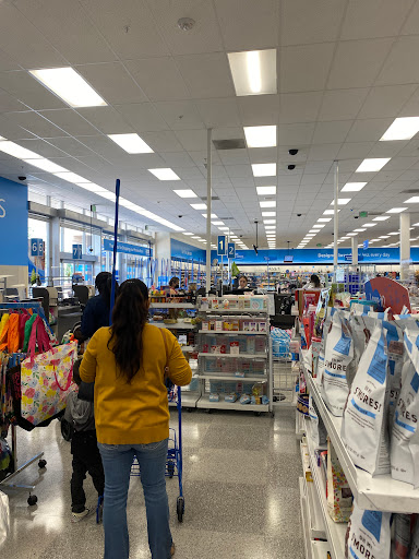 Clothing Store «Ross Dress for Less», reviews and photos, 723 Rio Rancho Rd, Pomona, CA 91766, USA