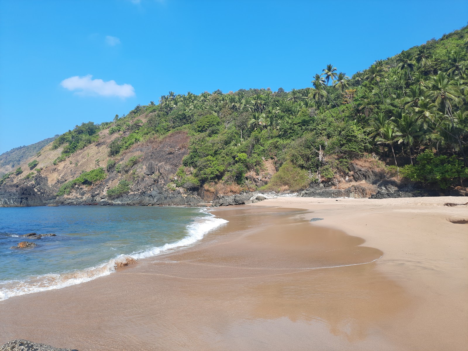 Kakolem Beach的照片 带有碧绿色水表面