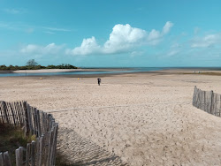 Photo de La Hume Beach avec un rivage spacieux