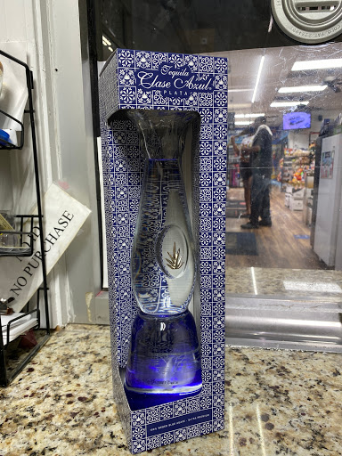 Liquor Store «D & M Liquor Store», reviews and photos, 595 Ralph David Abernathy Blvd, Atlanta, GA 30312, USA