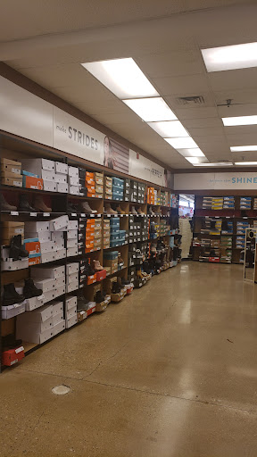 Shoe Store «Famous Footwear», reviews and photos, 124 Danada Square W, Wheaton, IL 60189, USA