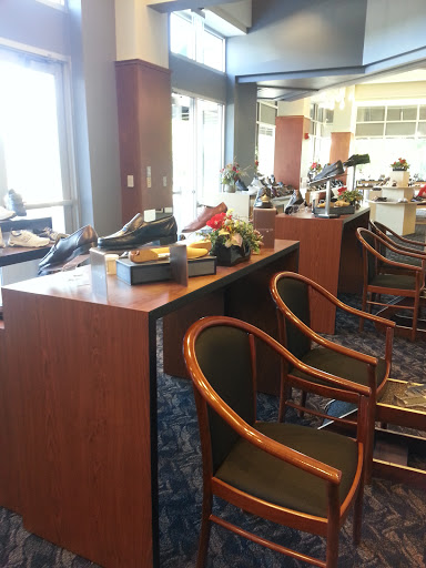 VanHoecks Footwear, 1144 E Paris Ave SE, Grand Rapids, MI 49546, USA, 