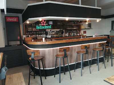 Le Bar Du Centre à Moulins-Engilbert