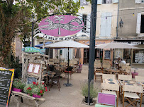 Atmosphère du Restaurant français Restaurant Arles - La Mule Blanche - n°3