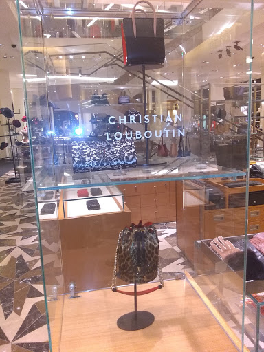 Department Store «Barneys New York, Chicago», reviews and photos, 15 E Oak St, Chicago, IL 60611, USA