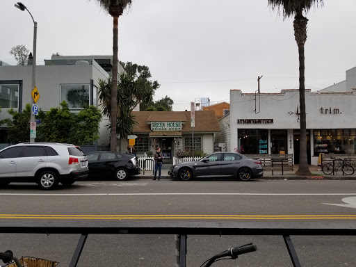 Shopping Mall «Abbot Kinney BLVD Shopping», reviews and photos, Navarre Ct, Venice, CA 90291, USA