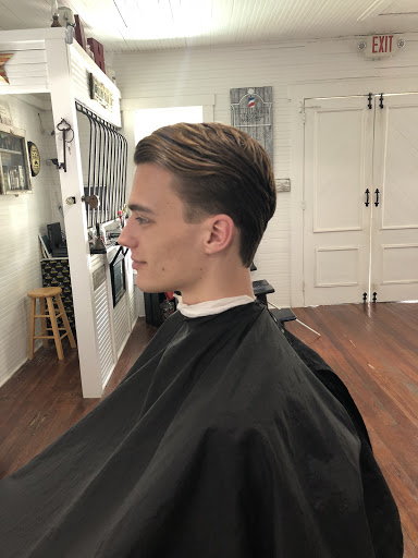 Barber Shop «The Little White House Barber Shop», reviews and photos, 11907 Fort King Hwy, Thonotosassa, FL 33592, USA