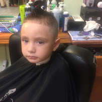 Esther's Barber & Beauty Salon - Photo 7 - Car repair in San Juan, TX, Edinburg