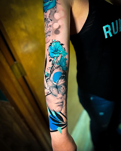 Explore tattoo collarbone ideas, creative tattoo ideas in Borger, available at KatLovo Tattoo