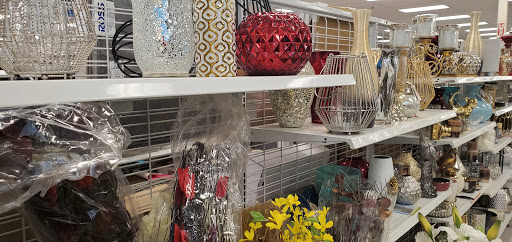 Clothing Store «Ross Dress for Less», reviews and photos, 909 N Landing Way, Renton, WA 98057, USA