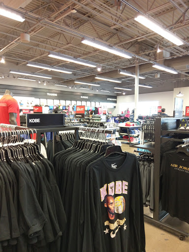 Clothing Store «Nike Factory Store», reviews and photos, 2950 I-20 Frontage Rd #755, Grand Prairie, TX 75052, USA