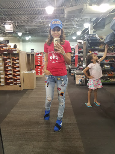 Shoe Store «DSW Designer Shoe Warehouse», reviews and photos, 14001 Aldrich Ave S, Burnsville, MN 55337, USA