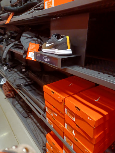 Clothing Store «Nike Factory Store», reviews and photos, 505 Premium Outlets Dr, Monroe, OH 45050, USA
