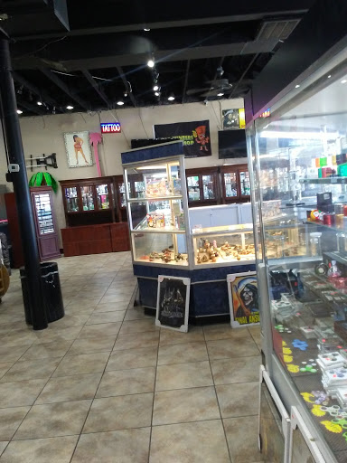 Tobacco Shop «Head Hunters Smoke Shop», reviews and photos, 2146 19th St, Lubbock, TX 79401, USA