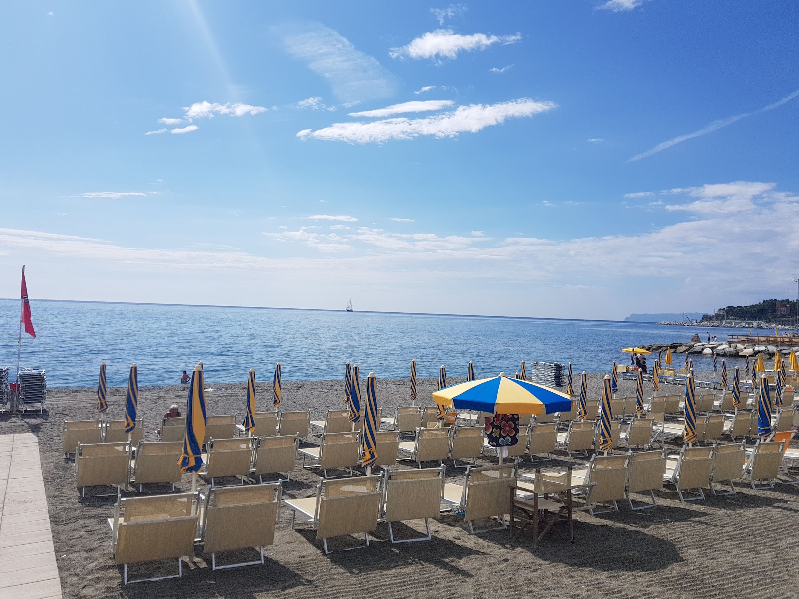 Foto von Spiaggia Varazze und die siedlung