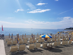 Photo de Spiaggia Santa Caterina protégé par des falaises