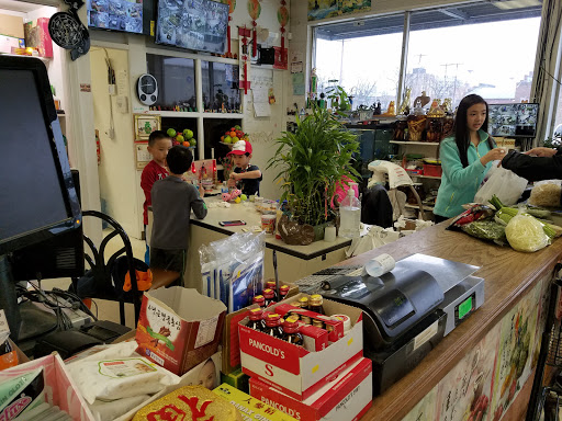 Asian Grocery Store «Oriental Food Store», reviews and photos, 808 W River Dr, Davenport, IA 52802, USA