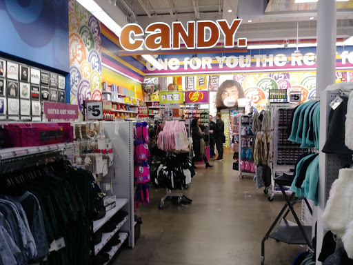 Variety Store «Five Below», reviews and photos, 1529 Chestnut St, Philadelphia, PA 19102, USA