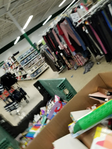 Discount Store «Bargain Hunt», reviews and photos, 690 N Riverside Dr, Clarksville, TN 37040, USA