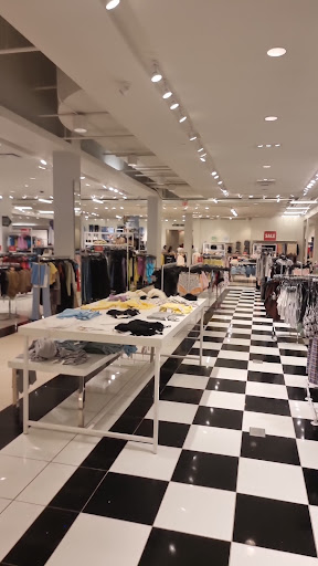 Clothing Store «Forever 21», reviews and photos, 5 Woodfield Mall, Schaumburg, IL 60173, USA